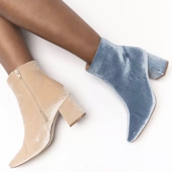 Journee Collection Blue Velvet Chunky Block Heel Hazara Bootie Size 11 - Picture 5 of 7